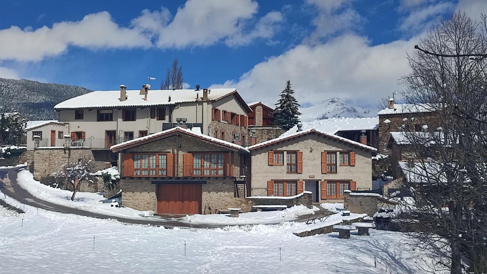 Can Tubau - Casa Rural - Apartaments Campelles Экстерьер фото