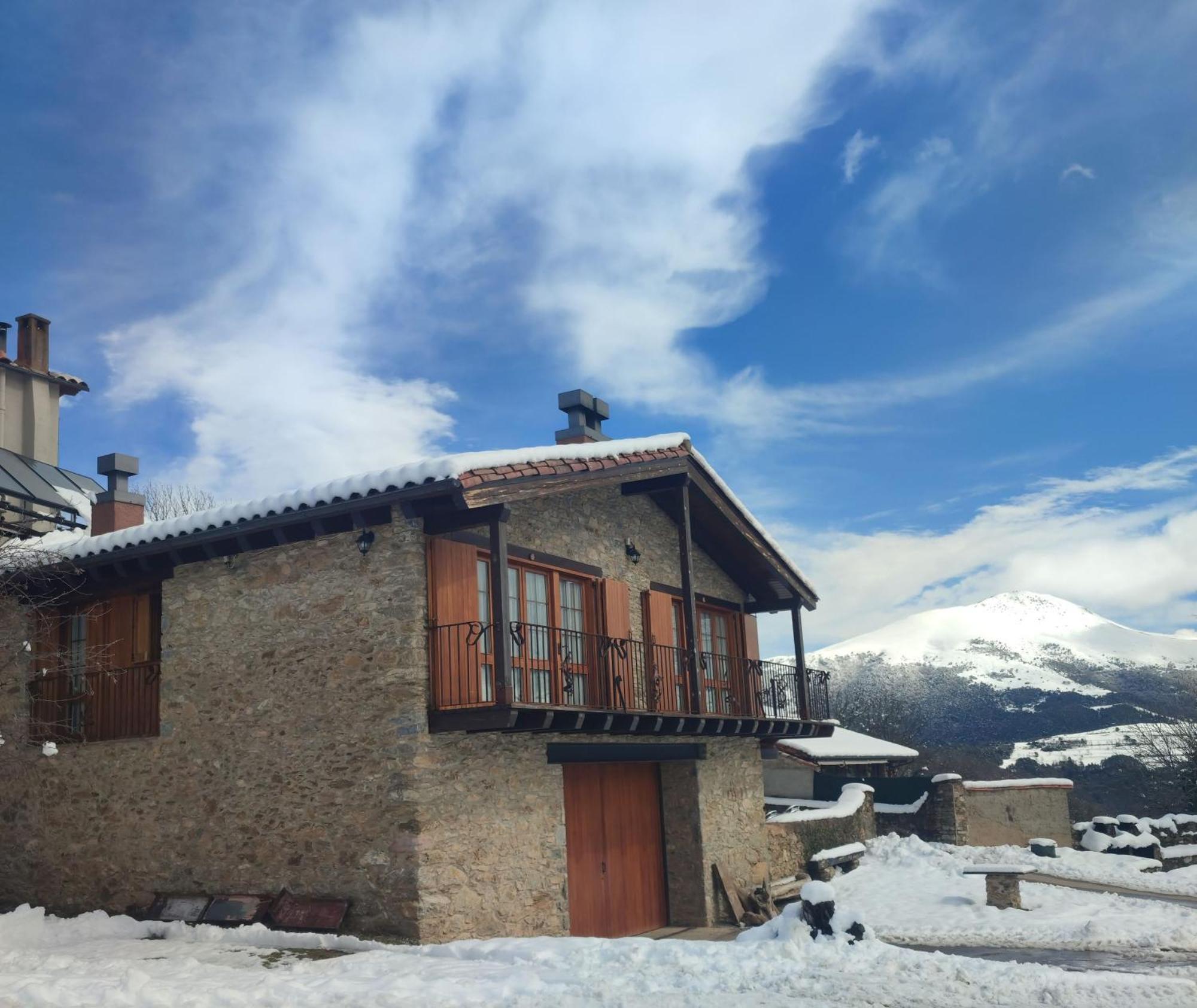 Can Tubau - Casa Rural - Apartaments Campelles Экстерьер фото